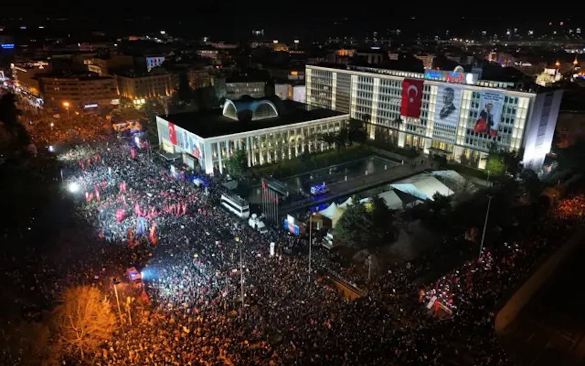 /haber/25-more-istanbul-municipality-employees-and-executives-imprisoned-307811